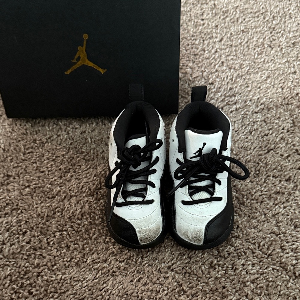 Jordan Infant Sneakers in Black and White